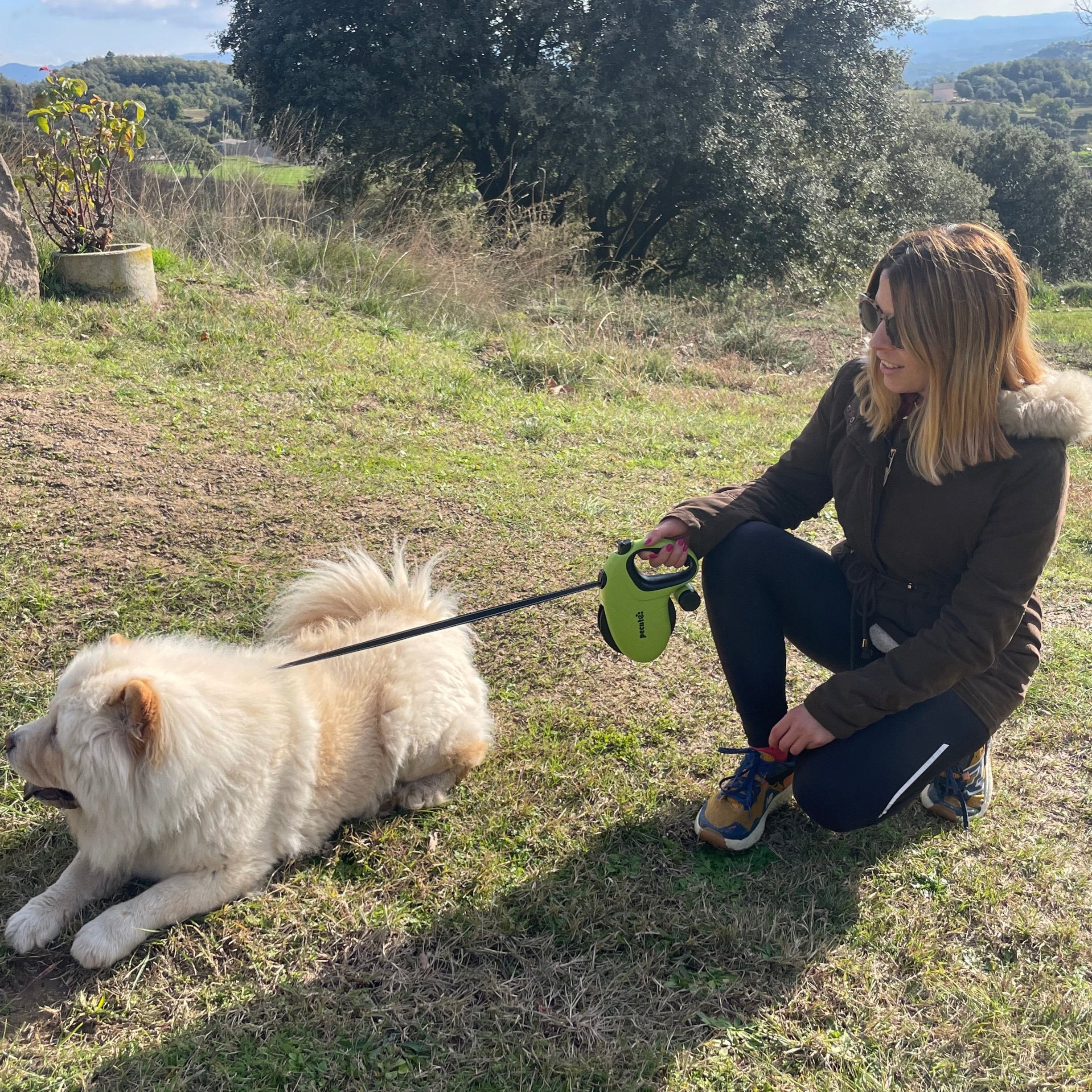 Guinzaglio per cani retrattile Pecute da 32 piedi con strisce riflettenti con sacchetto per la cacca